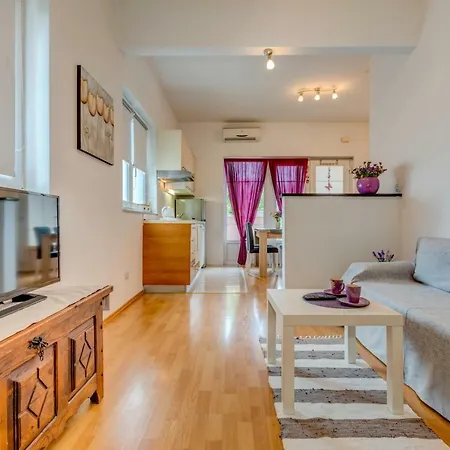 Roko Apartment *